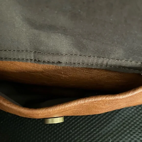 Medium Size Crossbody NWT - Picture 4 of 7